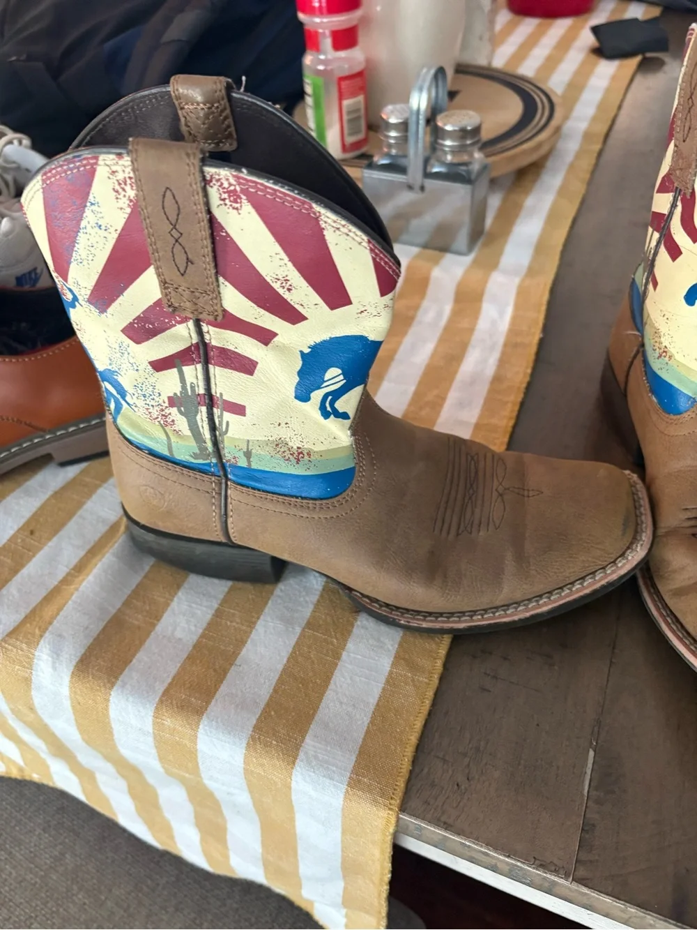 Boys Ariat western boots size 4.5